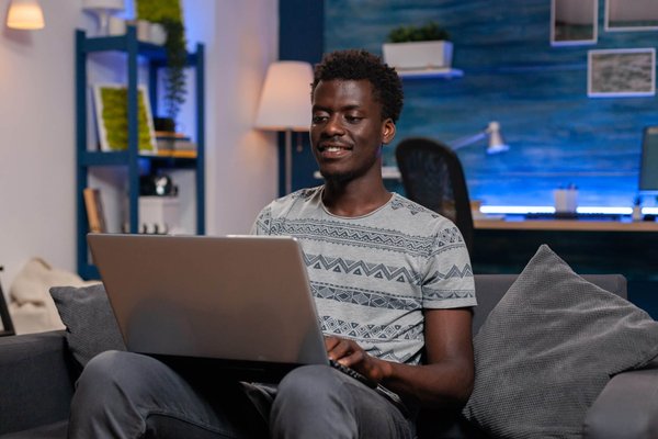 Quelles sont les clés pour établir une communication efficace dans un environnement de travail collaboratif ?